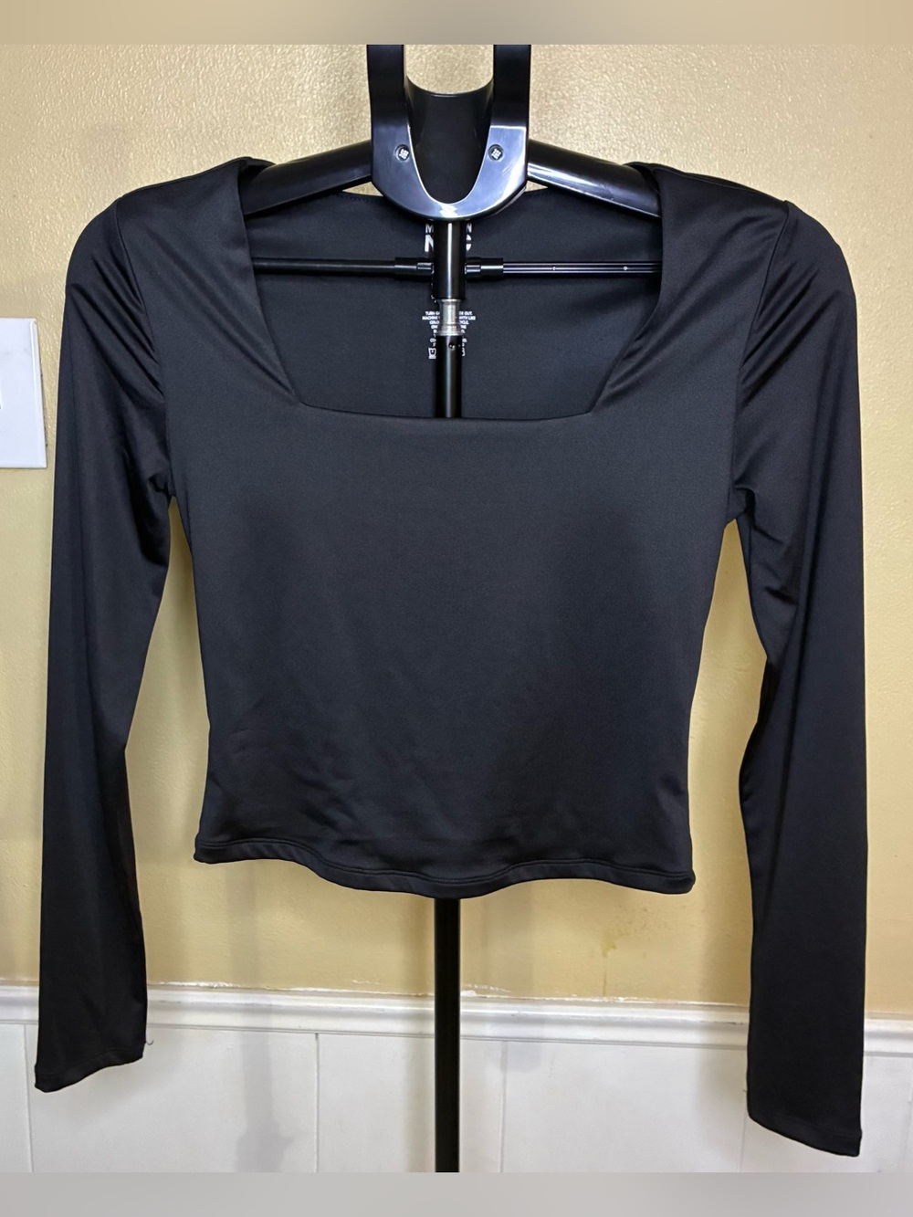 Women's Black Long-Sleeve Square Neck Top